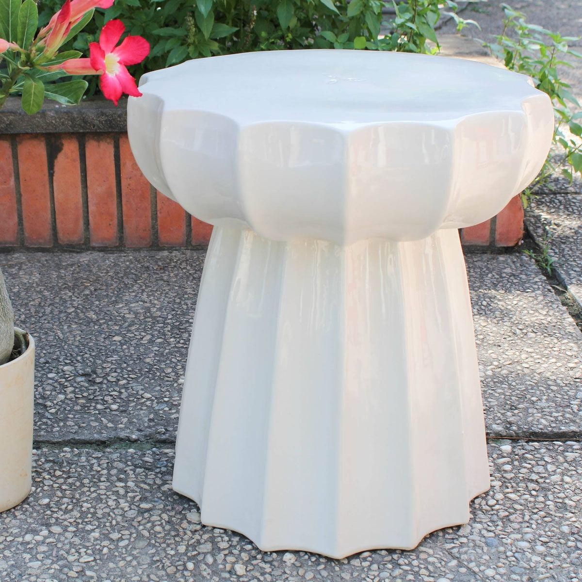 Round Scalloped Ceramic Garden Stool W364115