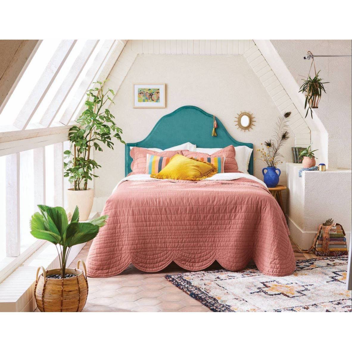 Queen Size Scalloped Edge Quilt Light Terracotta C85694