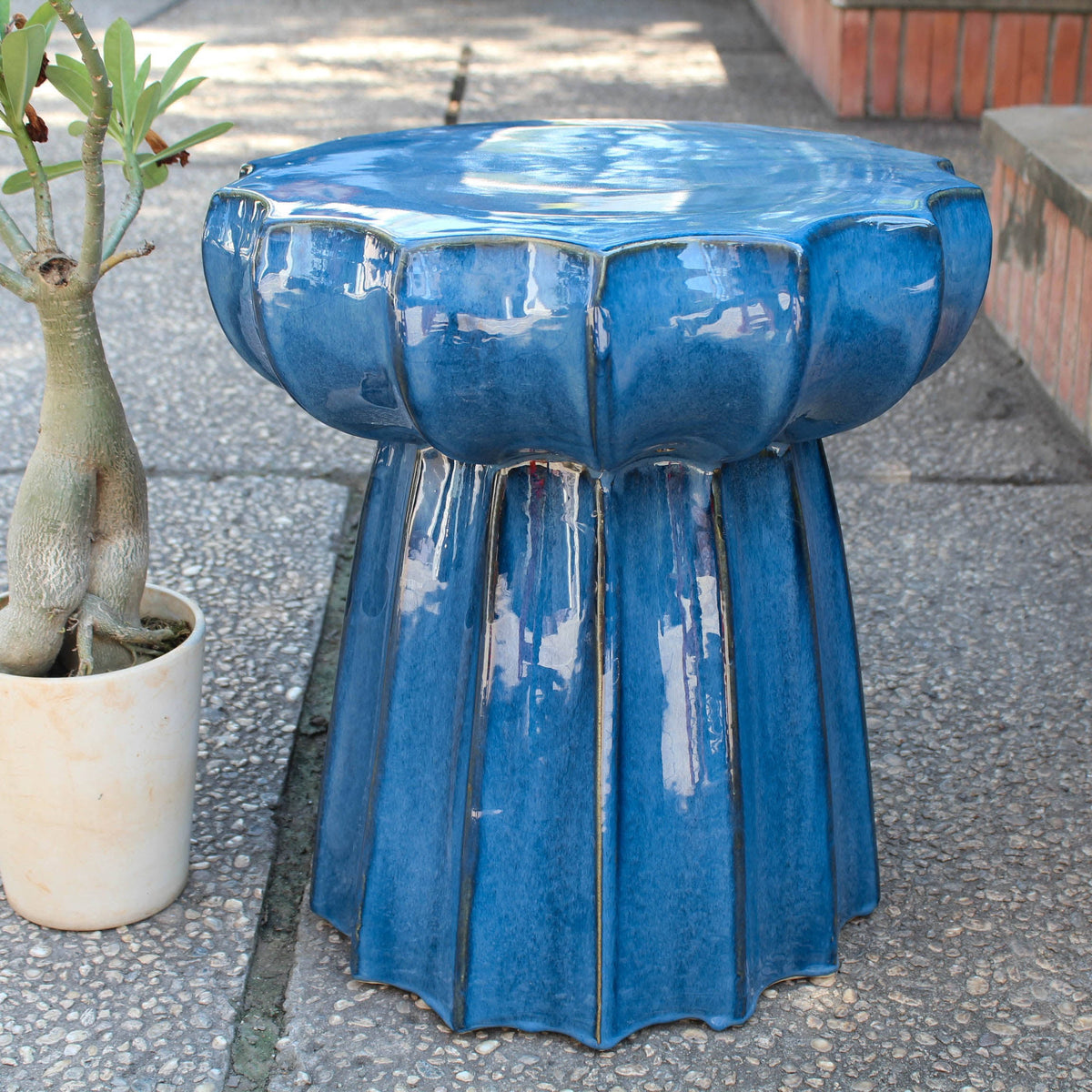 Round Scalloped Ceramic Garden Stool W364115