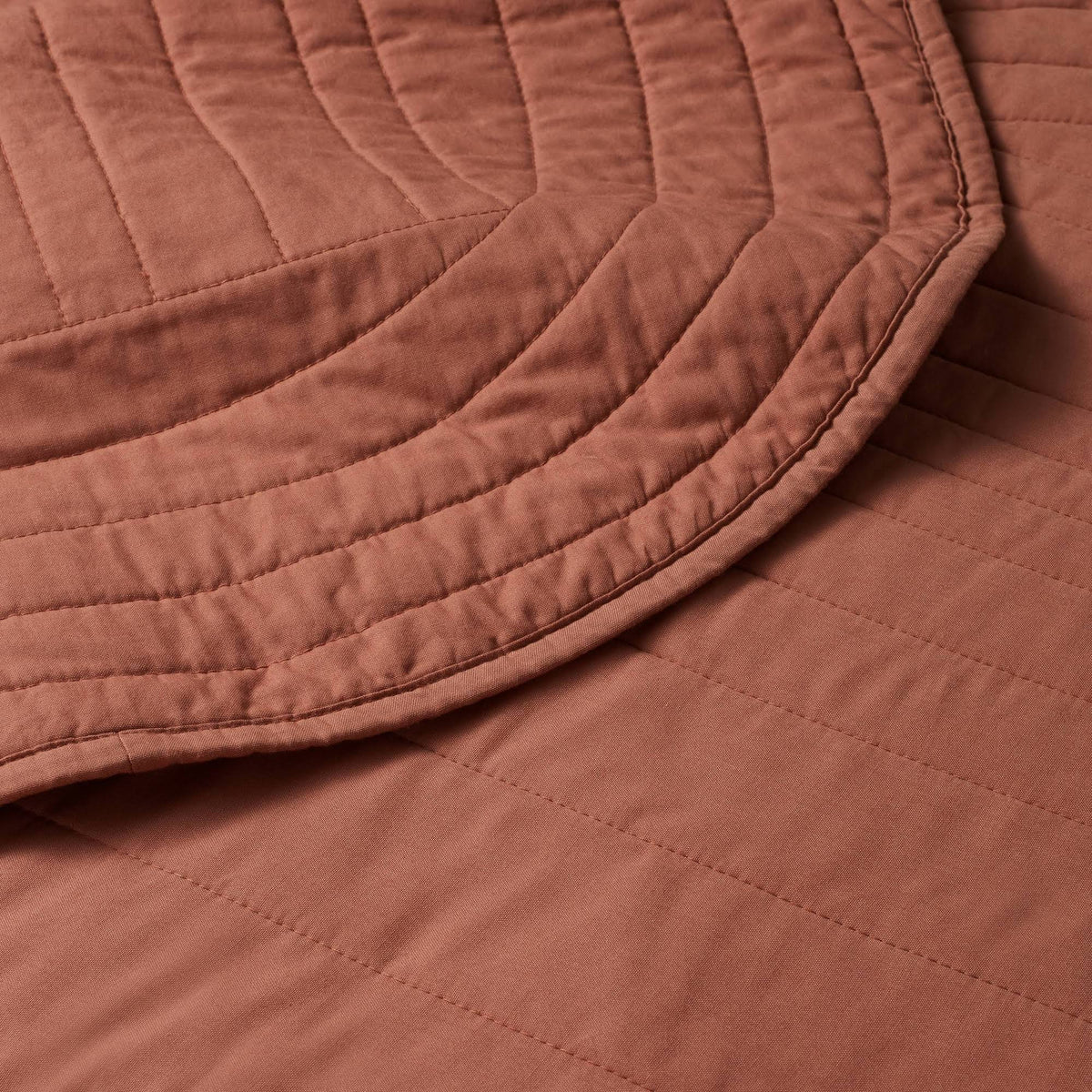 Queen Size Scalloped Edge Quilt Light Terracotta C85694